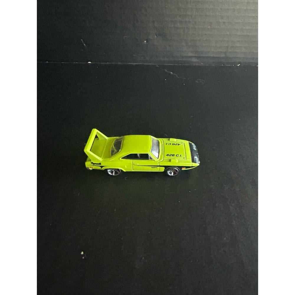 Hot Wheels 1970 Plymouth Superbird 2012 Muscle Mania Lime Green MC5s